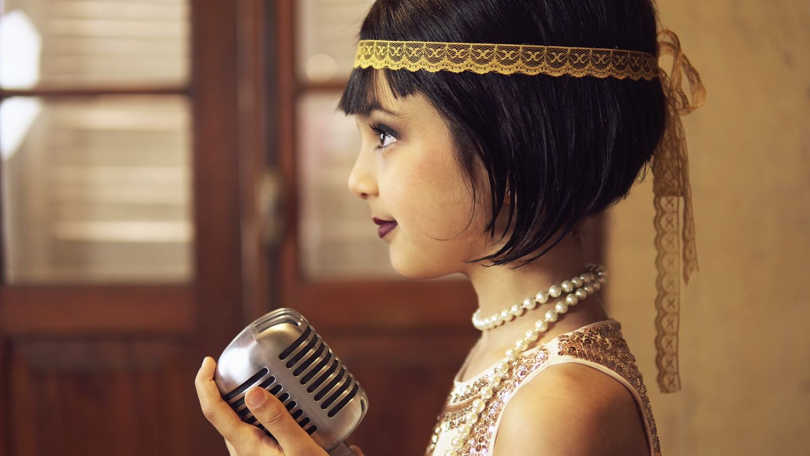 Jovem cantora Sofia Ghader lança releitura de 'Killing Me Softly with His Song'