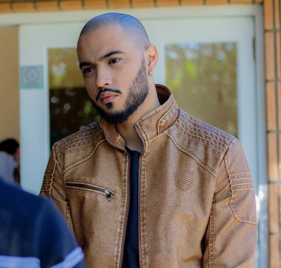 Vini Carvalho lança primeiro single autoral “O Sol Ainda Brilha”