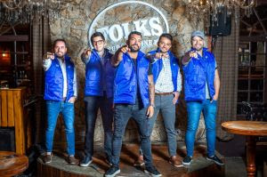 Thiago Brava, autor do hit "Dona Maria" firma sociedade com rede de pub sertanejo