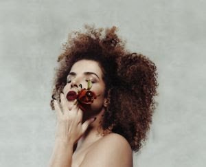 Vanessa da Mata apresenta turnê "Quando Deixamos Nossos Beijos na Esquina" no Tom Brasil