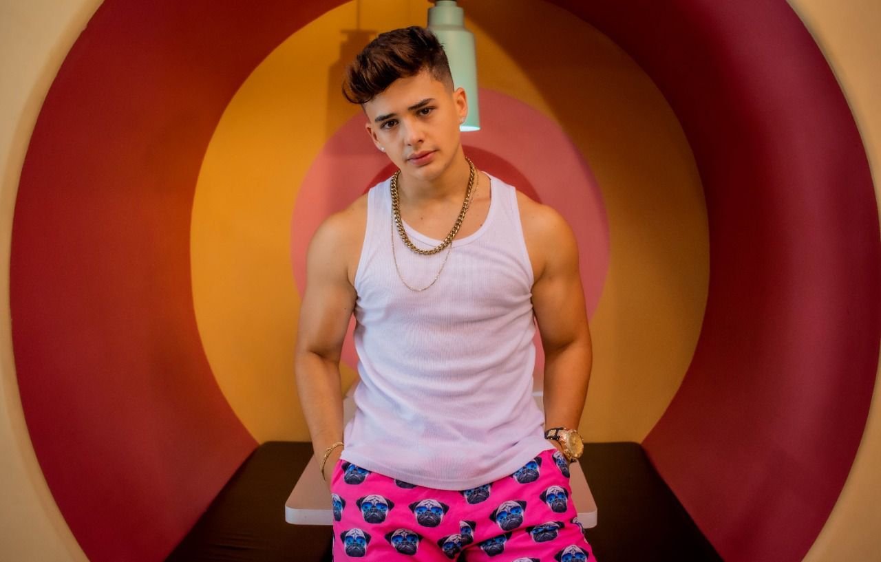 "Adoleta" é aposta de Nick para o verão
