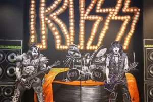 Bon Jovi, Freddie Mercury e Kiss ganham exposição no Shopping Frei Caneca