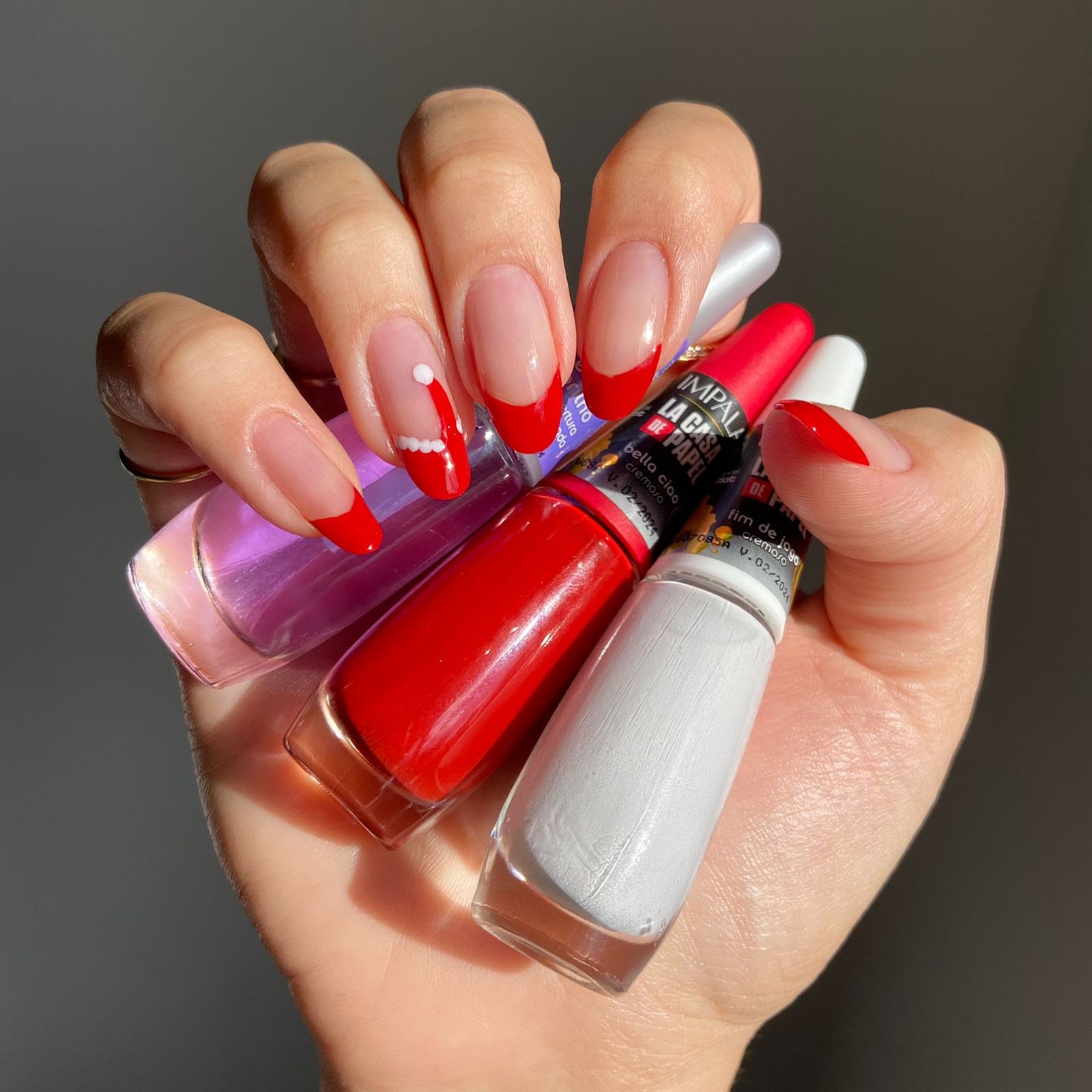 Conheça as nail arts natalinas para se divertir e ousar com a coleção La Casa de Papel