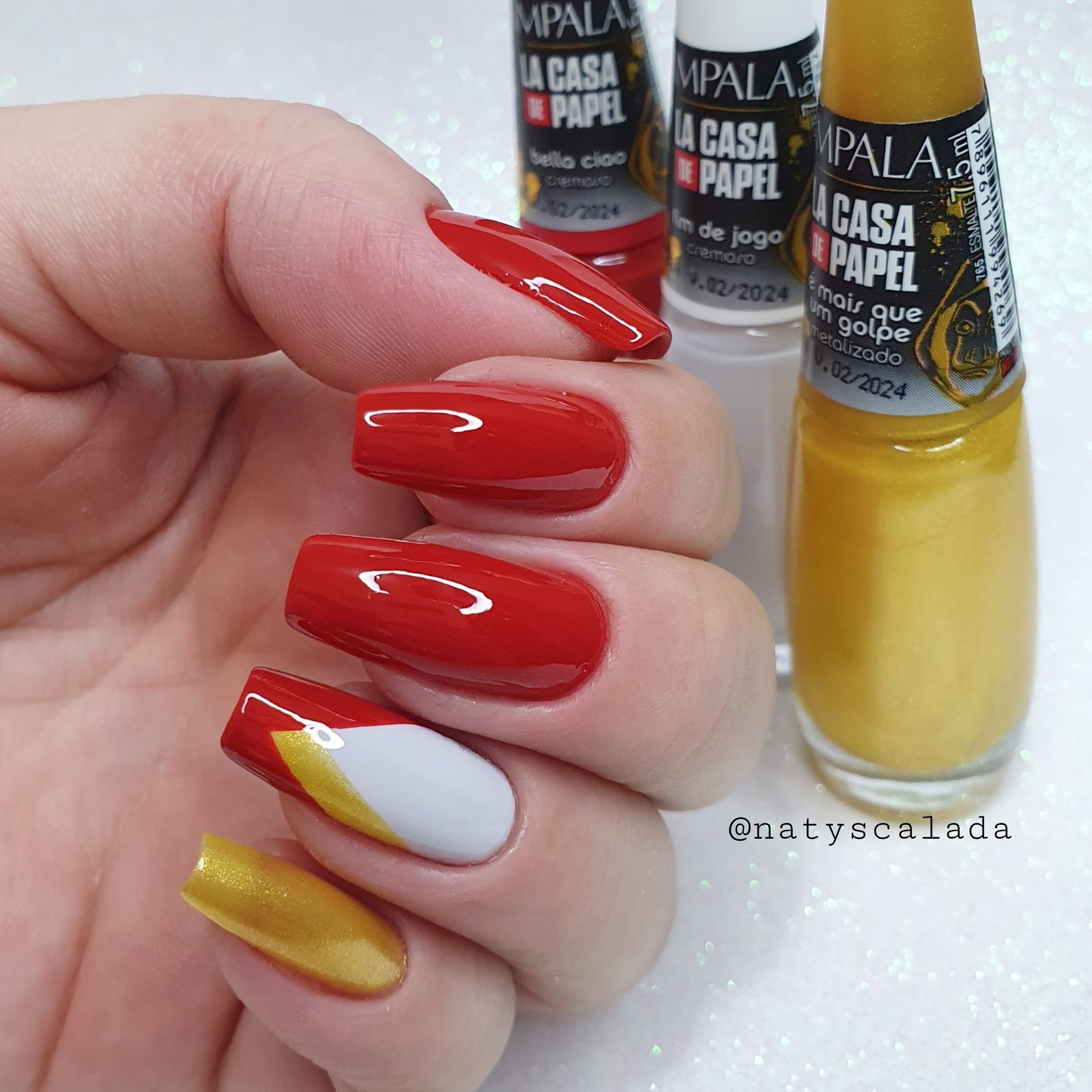 Conheça as nail arts natalinas para se divertir e ousar com a coleção La Casa de Papel - imagem 3