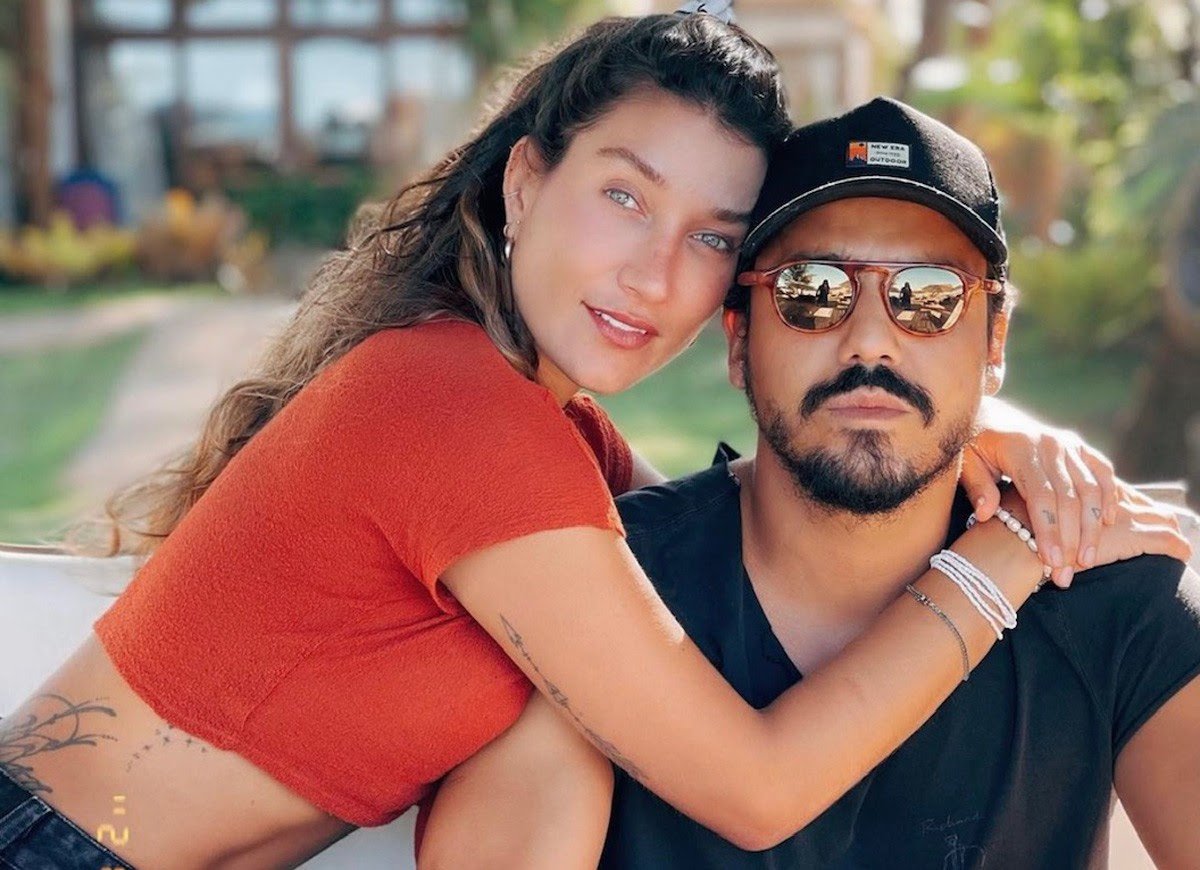Famosos que assumiram romances em 2021 - imagem 7