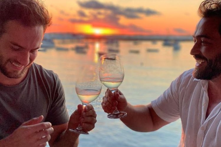 Famosos que assumiram romances em 2021 - imagem 8