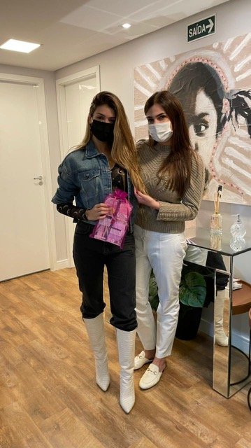 Izabela Cunha namorada de Luan Santana está sempre ligada nos cuidados com os longos e lindos cabelos - imagem 2