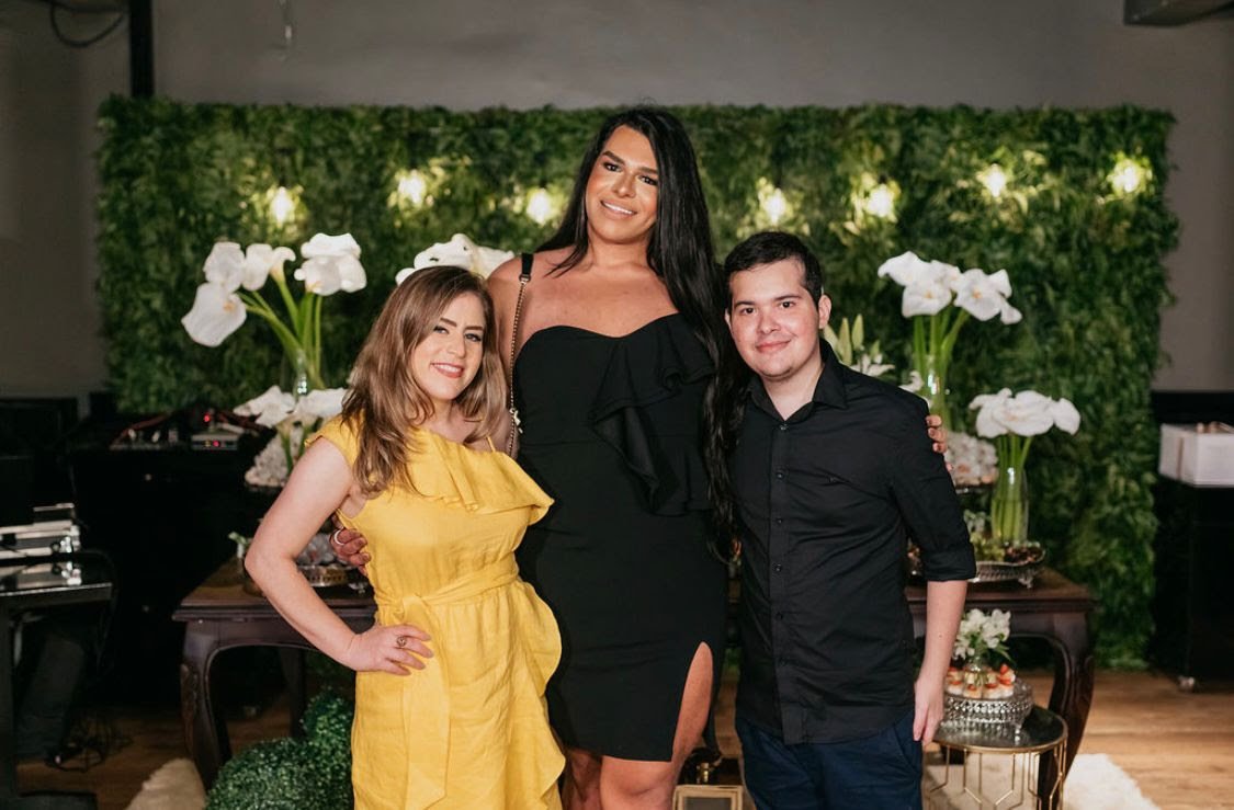 Lu Andrade do Rouge é madrinha de casamento de colunista(na foto acima Otávio, Lu Andrade, Lady Chokey e - imagem 3