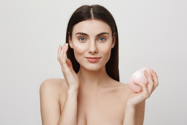 Verão: 5 cuidados com a pele simples e essenciais