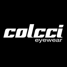 CAMILA QUEIROZ E KELBBER TOLEDO RENOVAM PARCERIA COM A COLCCI EYEWEAR