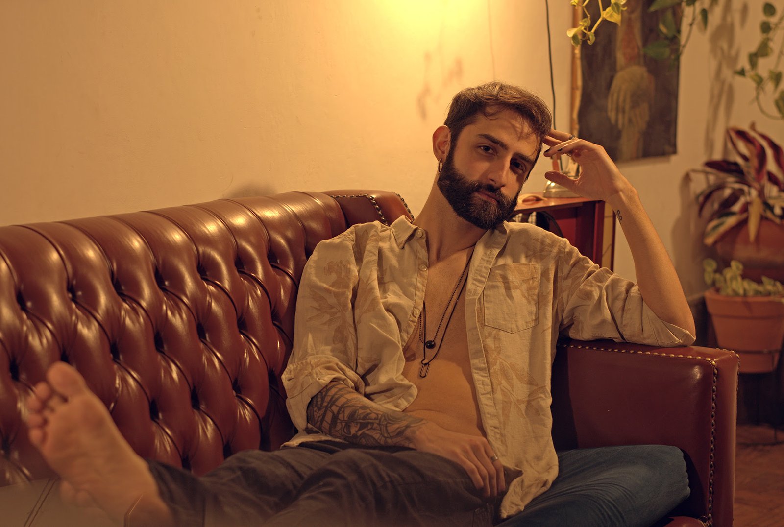 Caramico lança o single “Viver é Meu Presente” nas plataformas digitais