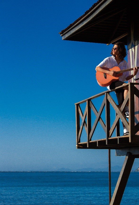 Dhalmas apresenta o videoclipe de “Onda”