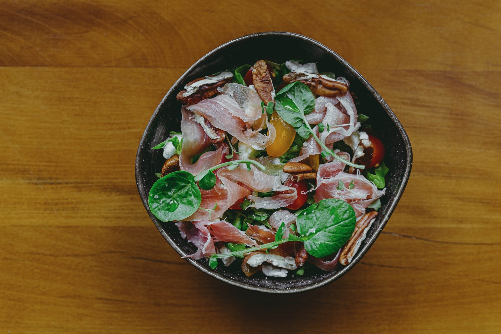 Dicas de restaurantes com saladas diferenciadas para o verão