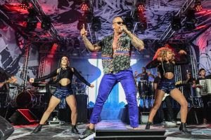 Léo Santana, Felipe Araújo e Diego & Victor agitam o Baile da Santinha em Nova Lima