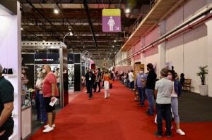 PRIMEIRO DIA DE COUROMODA: Presença de Eduardo Leite, visitação acima da média e moda sustentável são