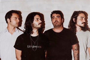 Rosa Chá envolve groove e pop em seu novo single, "Nada Mudou", que chega pelo selo Casulo