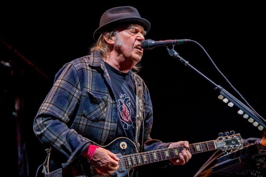 Todo o catálogo de Neil Young é retirado do Spotfy. Saiba o motivo!
