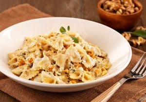 Adria ensina como fazer Farfalle al Gorgonzola, prato típico da Itália