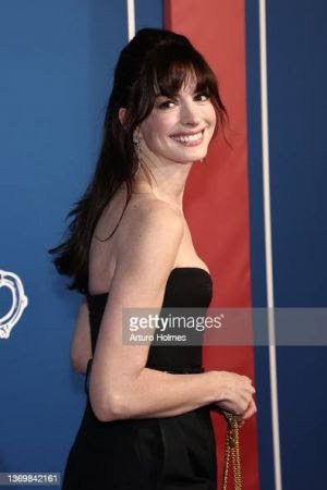 Anne Hathaway Brilha Usando Diamantes Icônicos Bulgari