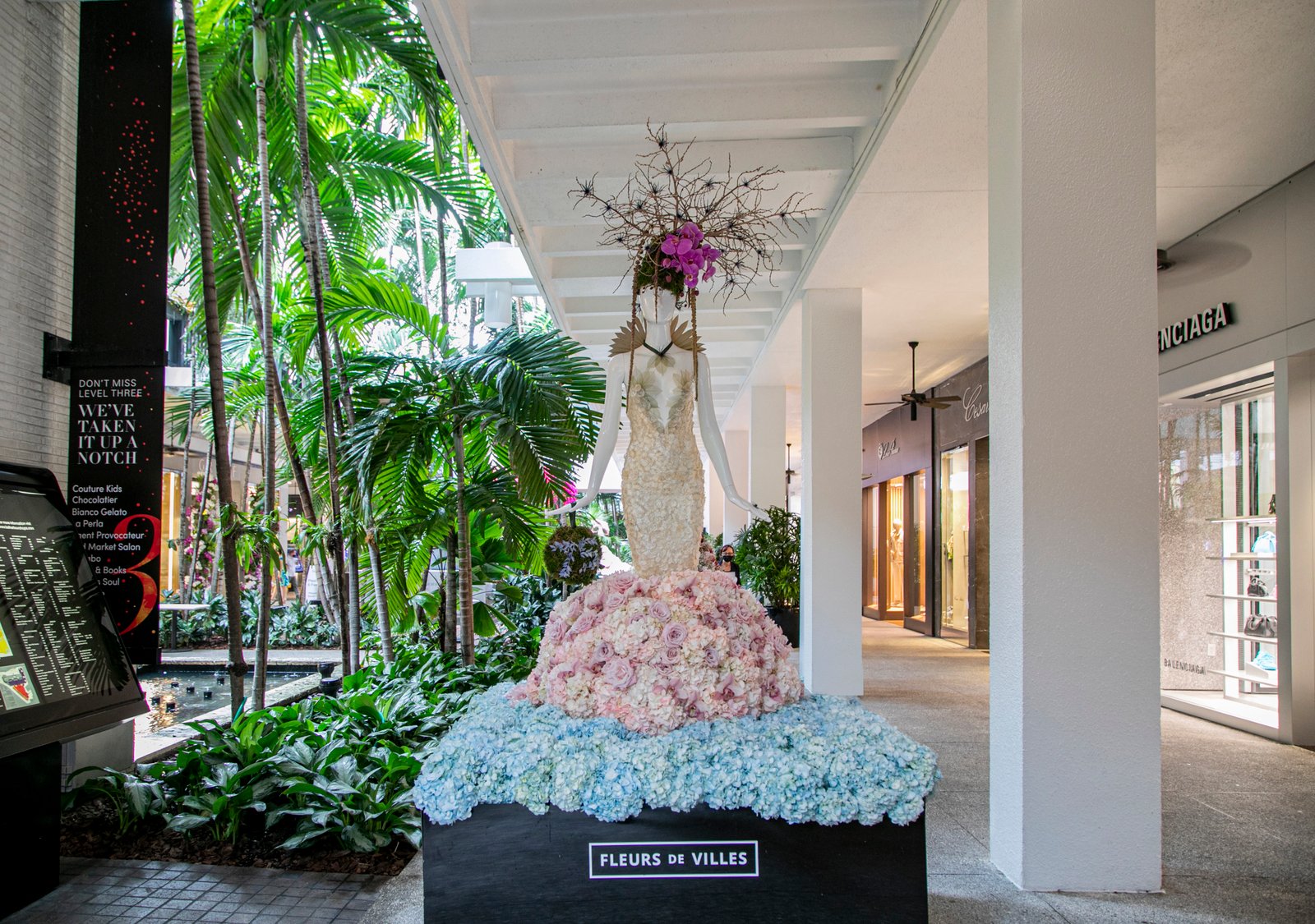 Bal Harbour recebe instalações Fleurs de Villes para homenagear mulheres notáveis pelo Dia Internacional da