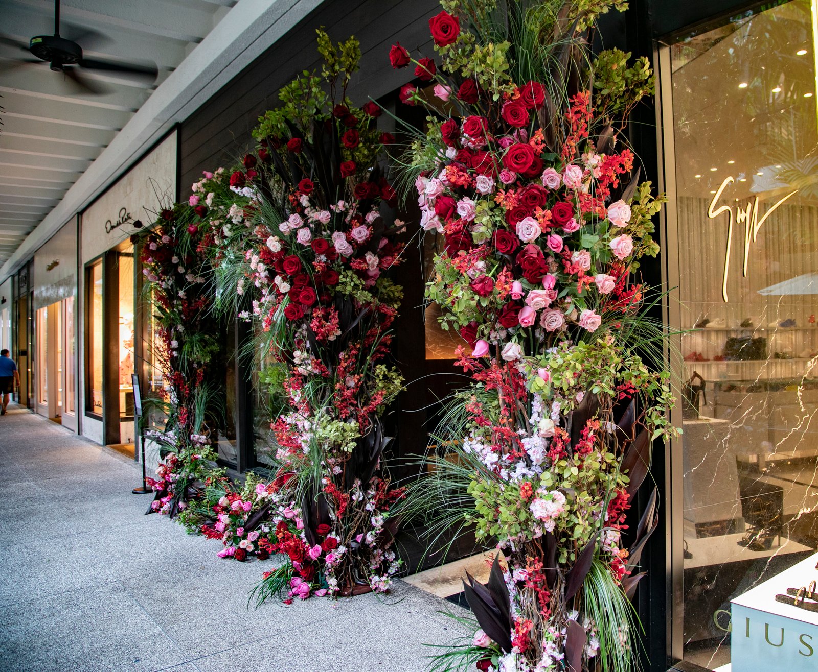 Bal Harbour recebe instalações Fleurs de Villes para homenagear mulheres notáveis pelo Dia Internacional da - imagem 2