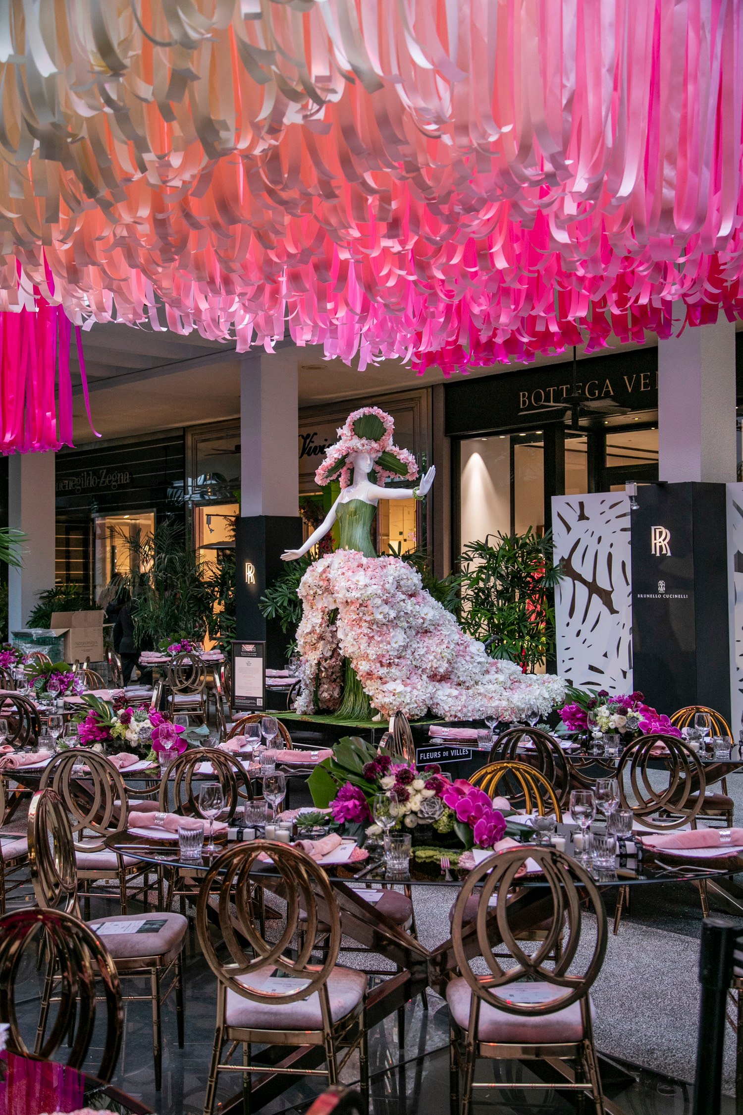 Bal Harbour recebe instalações Fleurs de Villes para homenagear mulheres notáveis pelo Dia Internacional da - imagem 3