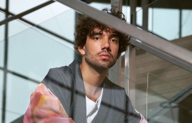 Cantor Nick Obrien vai lançar versão em francês de ‘’Penhasco’’ da Luísa Sonza