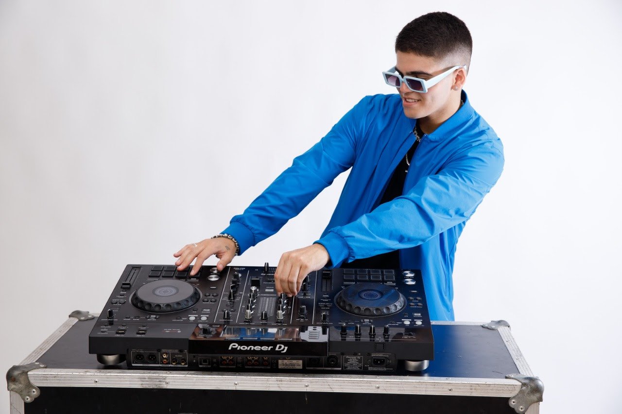 DJ Braga faz estreia como ator no filme 'Em busca do sucesso'