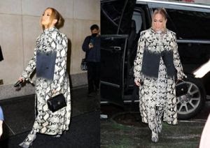 Jennifer Lopez brilha com bolsa Serpenti e óculos escuros da BVLGARI