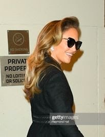 Jennifer Lopez brilha com bolsa Serpenti e óculos escuros da BVLGARI - imagem 3