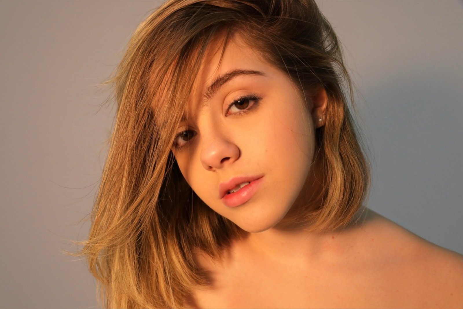Julia Svacinna é uma das estrelas do longa ‘Fazendo meu Filme’, é uma das novas contratadas da Warner