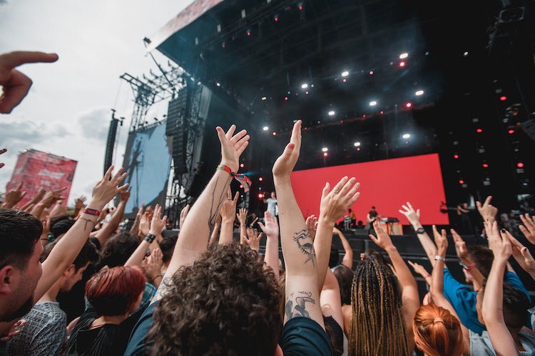 Lollapalooza Brasil inicia o envio de pulseiras e também libera a retirada presencial em São Paulo