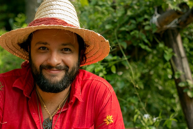 Música: Rodrigo Régis apresenta show de lançamento do novo álbum autoral “Vamos Chamar o Sol”, no Sesc Santo - imagem 2