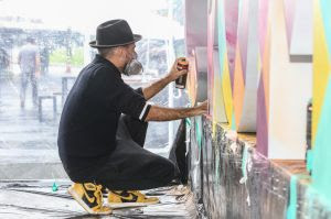 Obra customizada de Eduardo Kobra é exposta na Praça Croma, gentileza urbana da Construtora Piemonte