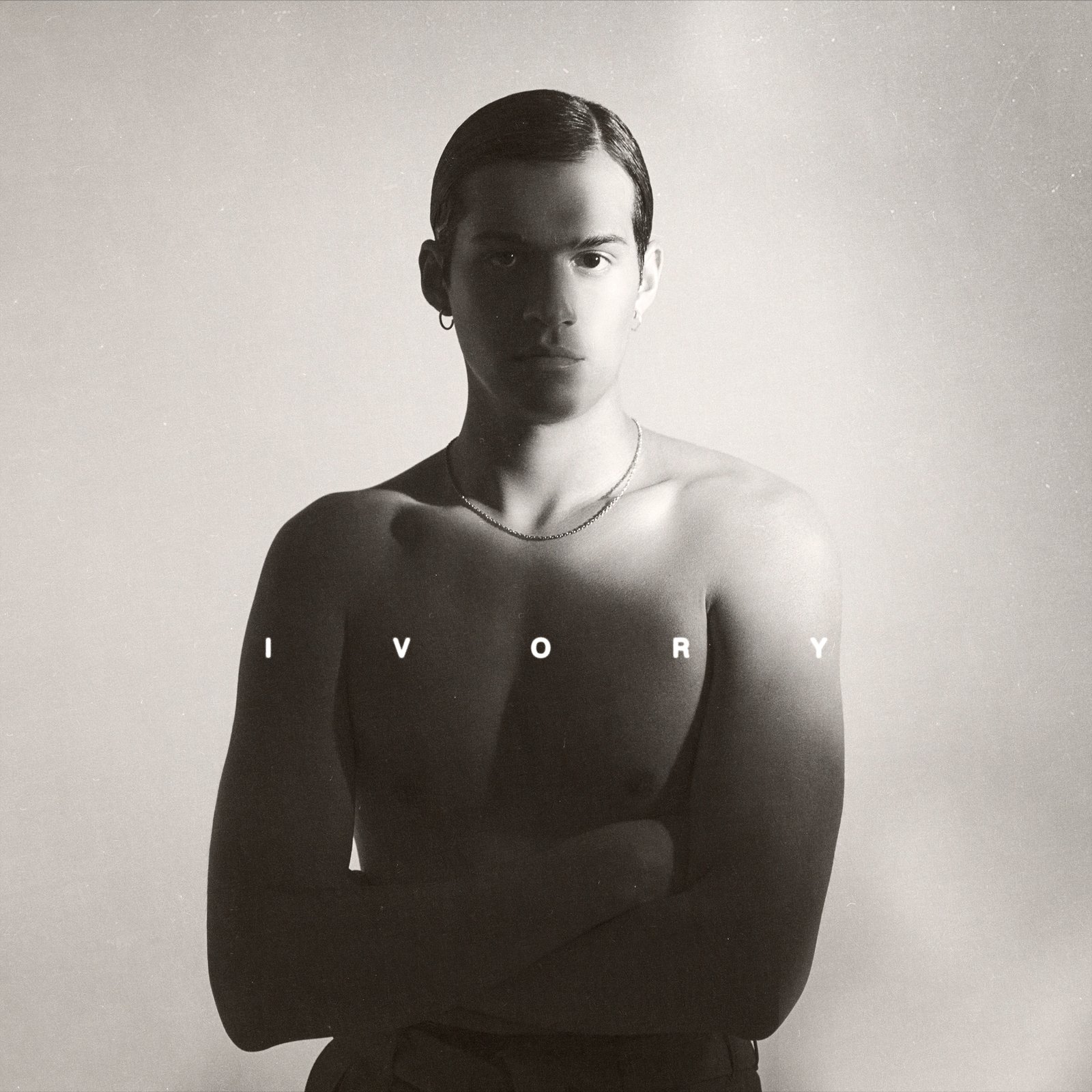 OMAR APOLLO LANÇA NOVO SINGLE E ANUNCIA ÁLBUM - imagem 2