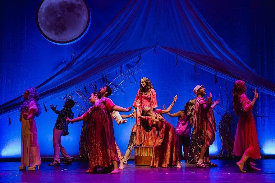 ÚLTIMOS DIAS DOS MUSICAIS NOITE DE PATROA E BRILHA LA LUNA NO TEATRO LIBERDADE (SP)