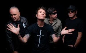 Capital Inicial faz apresentação no Rock Brasil 40 anos com seleção de hits