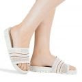 Feito com 1,3 garrafas pet - Chinelo Slide (R$ 139,90)