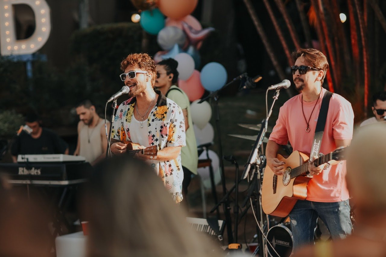 Bruninho e Davi lançam clipe da releitura de “Palpite”, música de Vanessa Rangel