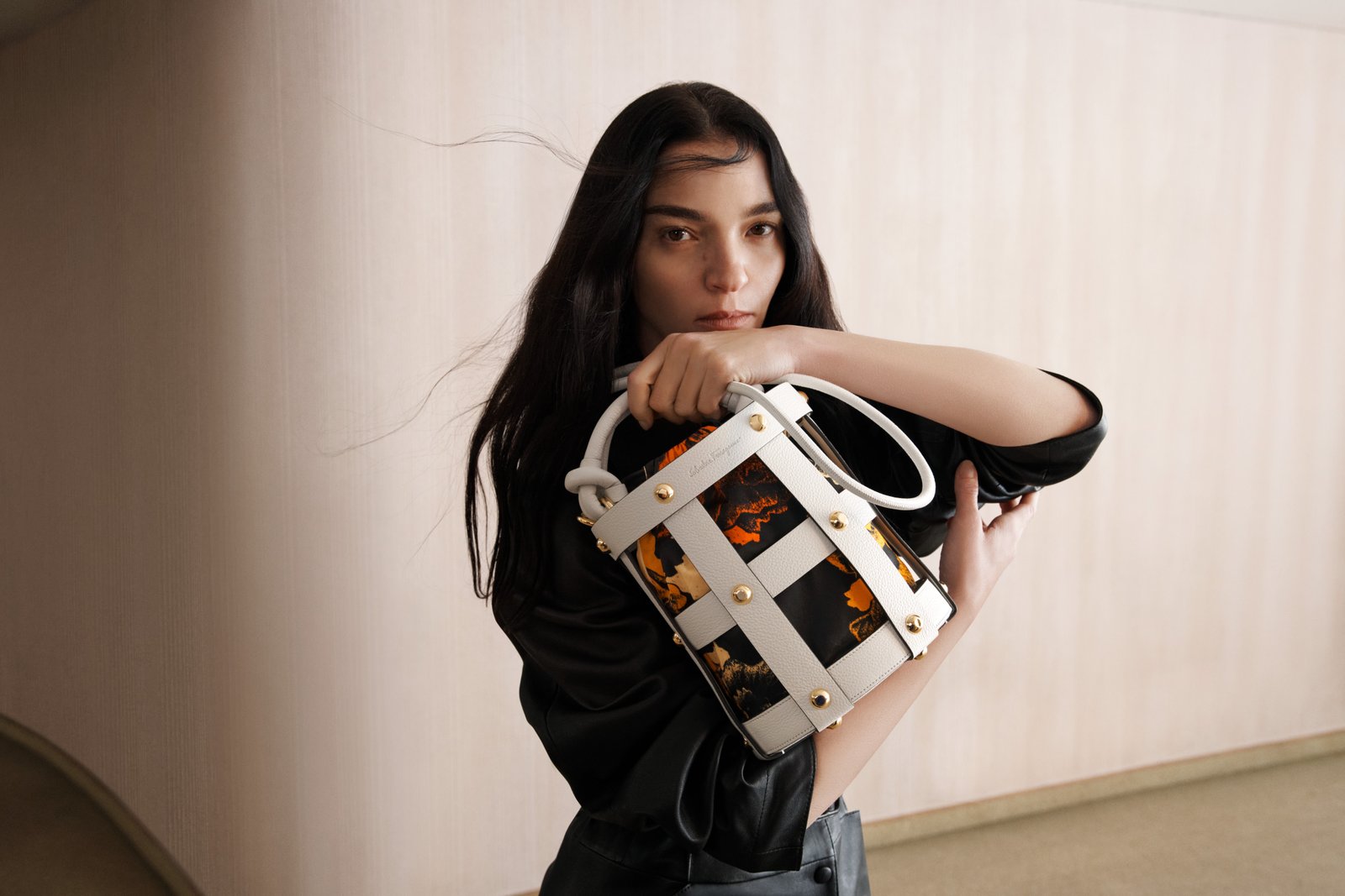 Cage Bag: Salvatore Ferragamo apresenta sua nova bolsa-desejo