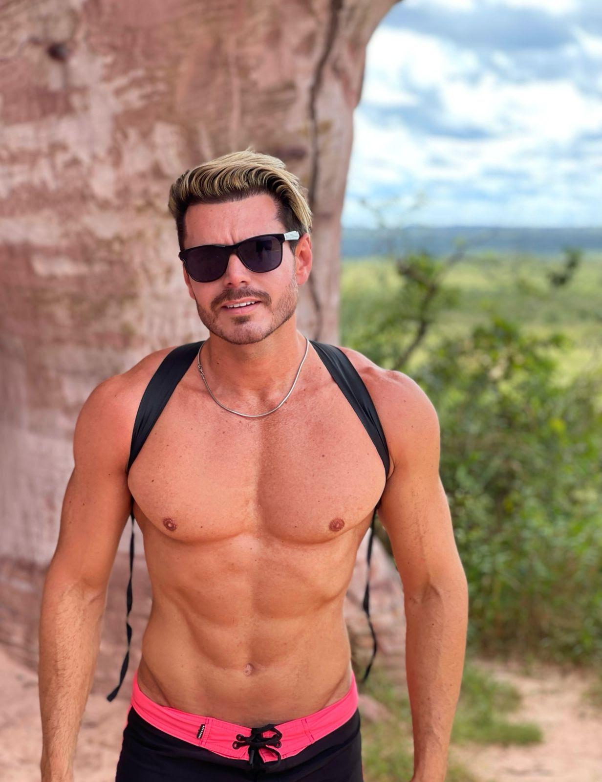 Franklin David mostra o corpo sarado em cenários paradisíacos - imagem 2