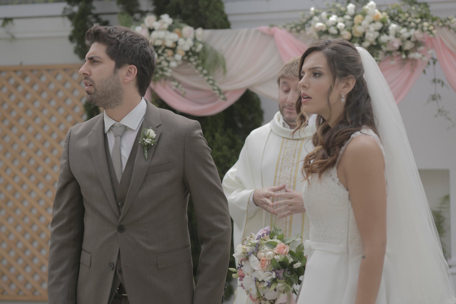 "Incompatível", com Giovanna Lancellotti, Nathalia Dill e Gabriel Louchard, estreia hoje