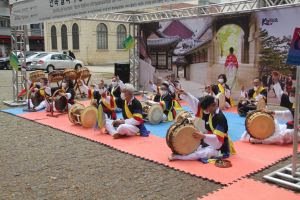 Músicas, danças típicas e K-Pop estão entre as atrações da Feira Bom Retiro neste fim de semana