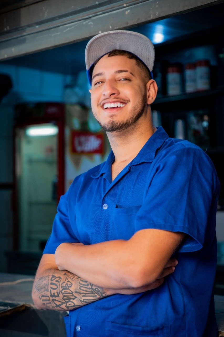 Clayton da Bagaceira comemora sucesso de novo single "No Sigilo"