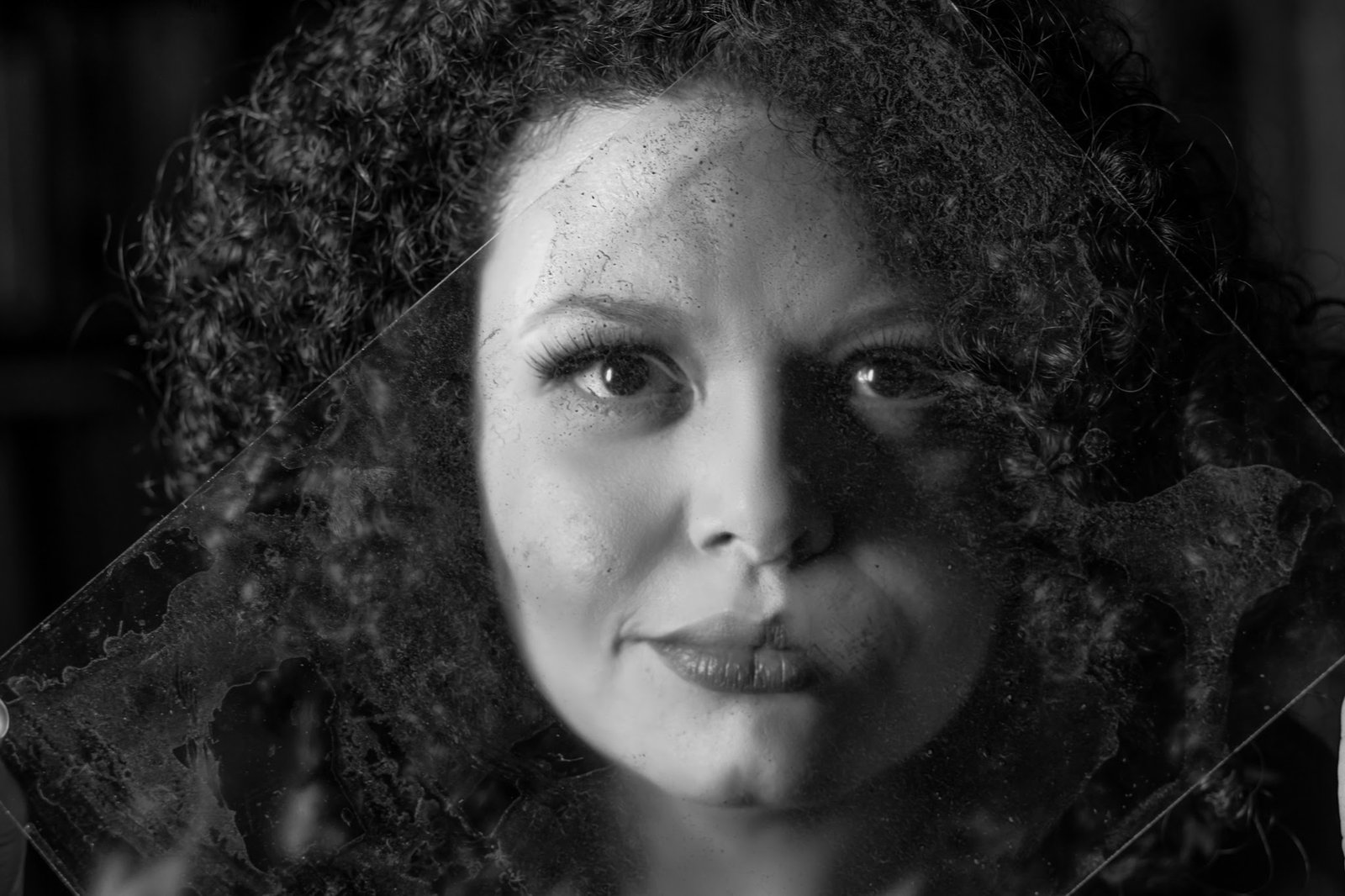 Obra premiada pelo ProAC/SP, “Três Línguas”, de Verônica Ramalho, explora angústia por meio de