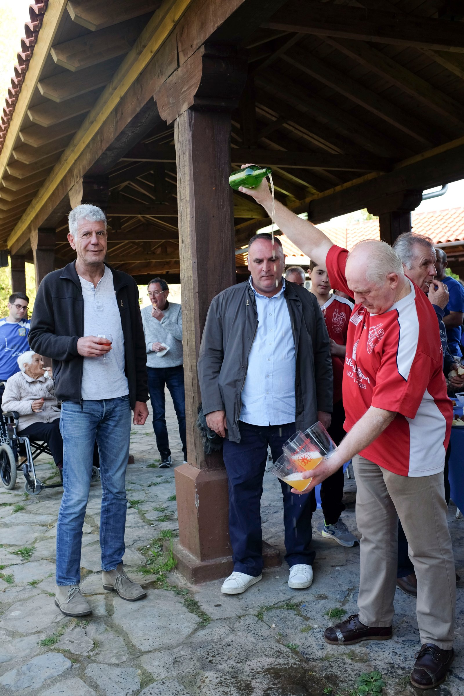 Anthony Bourdain passeia pelos povoadosde Astúrias, na Espanha - imagem 3