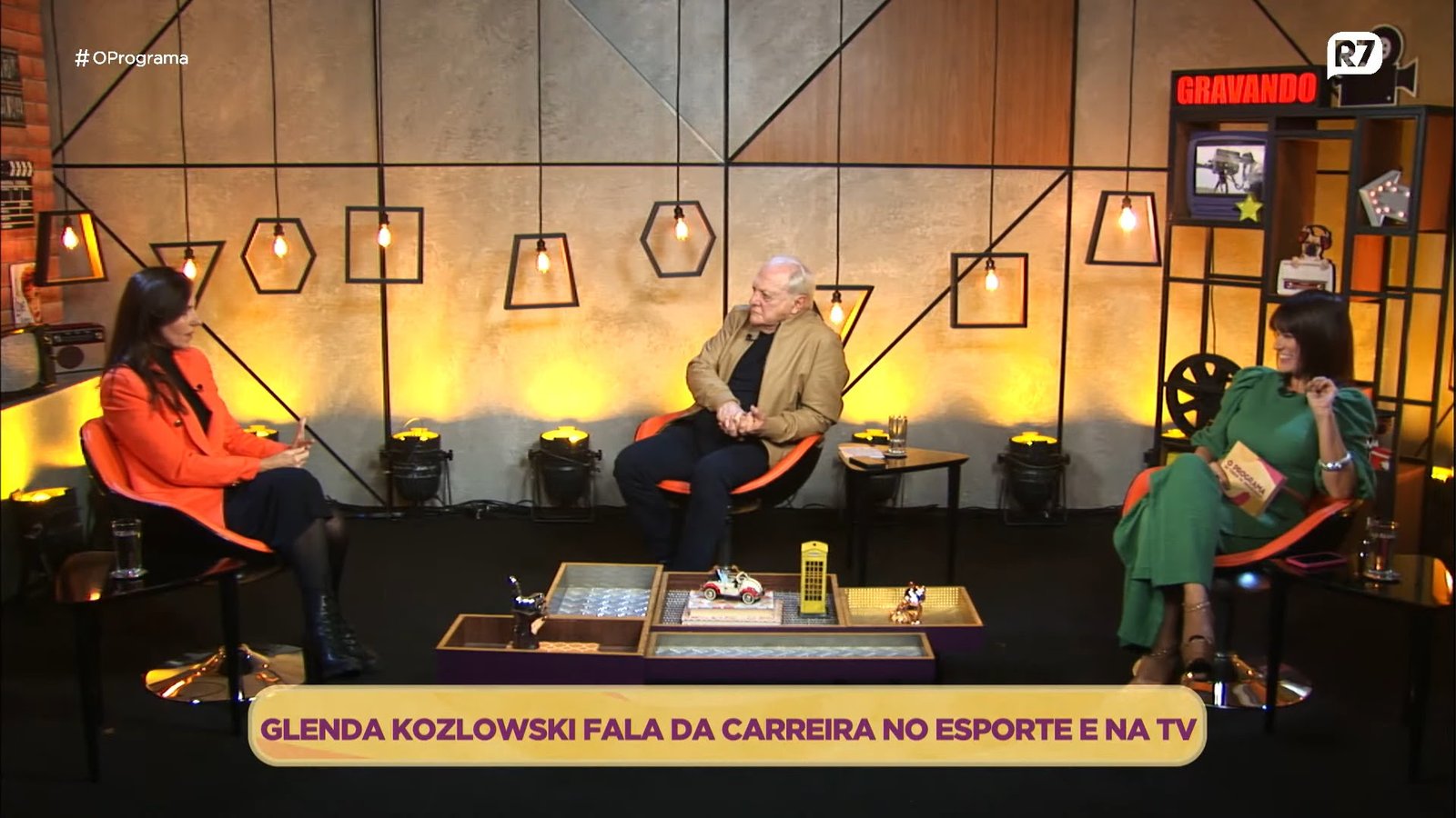 AO R7.COM, GLENDA KOZLOWSKI BRINCA: “QUEM SABE NÃO VOLTO A FAZER NOVELA?” - imagem 3