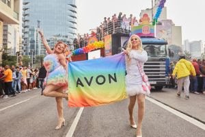 Avon marca presença na 26ª Parada do Orgulho LGBT+ em São Paulo e reforça apoio à diversidade - imagem 3