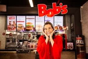 Bob's convida celebridades e consumidores a relembrarem suas histórias com a rede