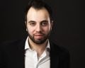 Pedro Coppeti vive há 7 anos em Nova York e já se apresentou nos principais palcos de musicais da cidade